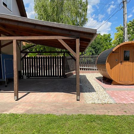 Márta Apartman Balatonalmadi Bagian luar foto