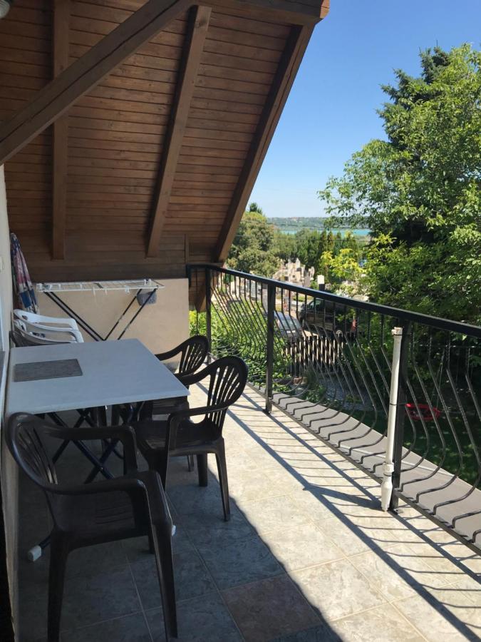 Márta Apartman Balatonalmadi Bagian luar foto