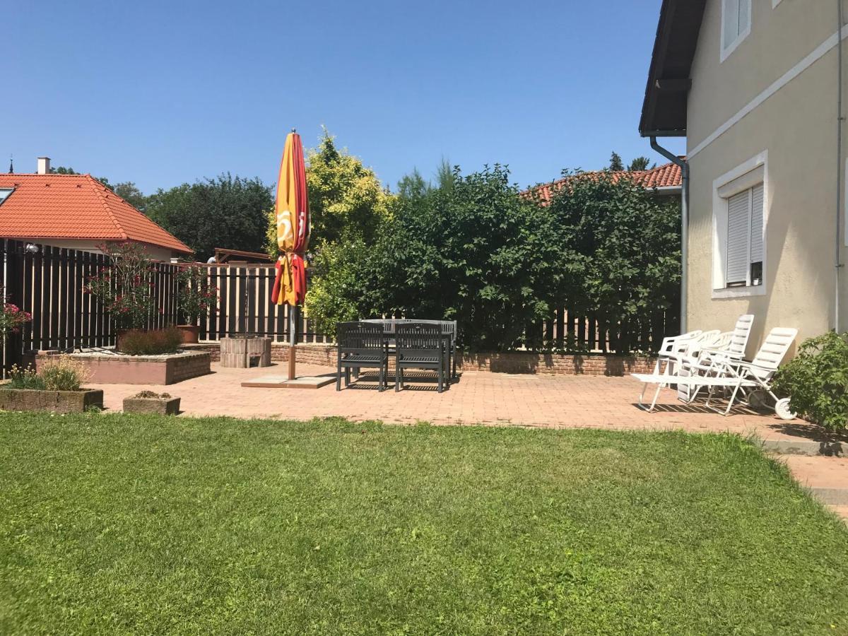 Márta Apartman Balatonalmadi Bagian luar foto