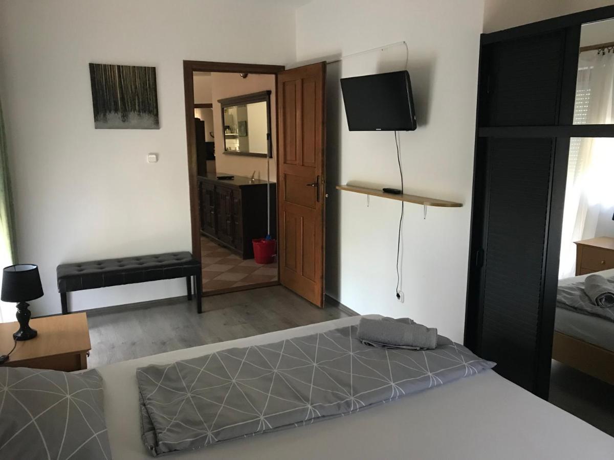 Márta Apartman Balatonalmadi Bagian luar foto