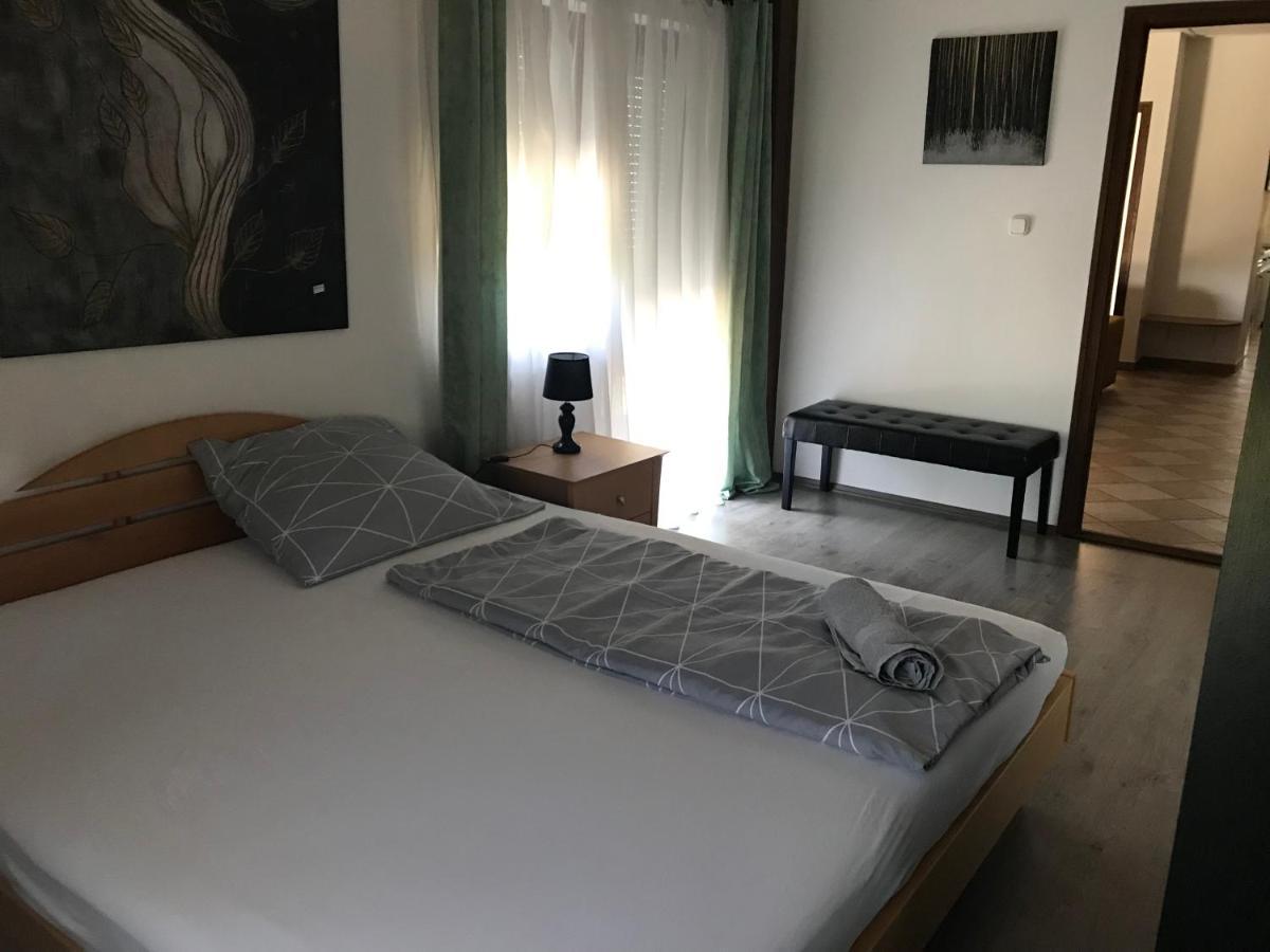 Márta Apartman Balatonalmadi Bagian luar foto