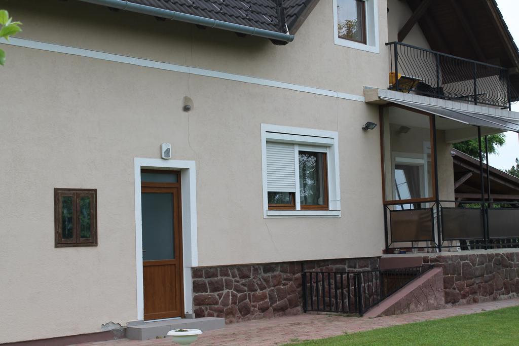 Márta Apartman Balatonalmadi Bagian luar foto