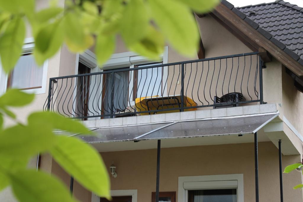 Márta Apartman Balatonalmadi Bagian luar foto