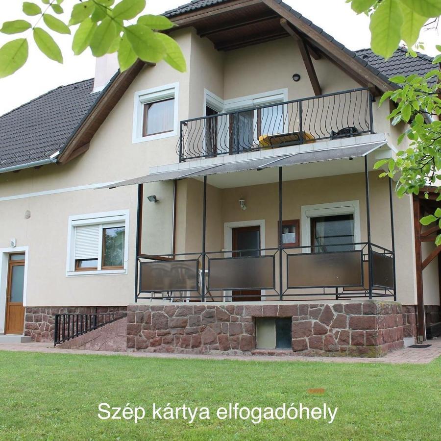 Márta Apartman Balatonalmadi Bagian luar foto